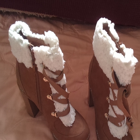 BCBGeneration Brown and White Heeled Boots with Lace-Up Design - Picture 4 of 6